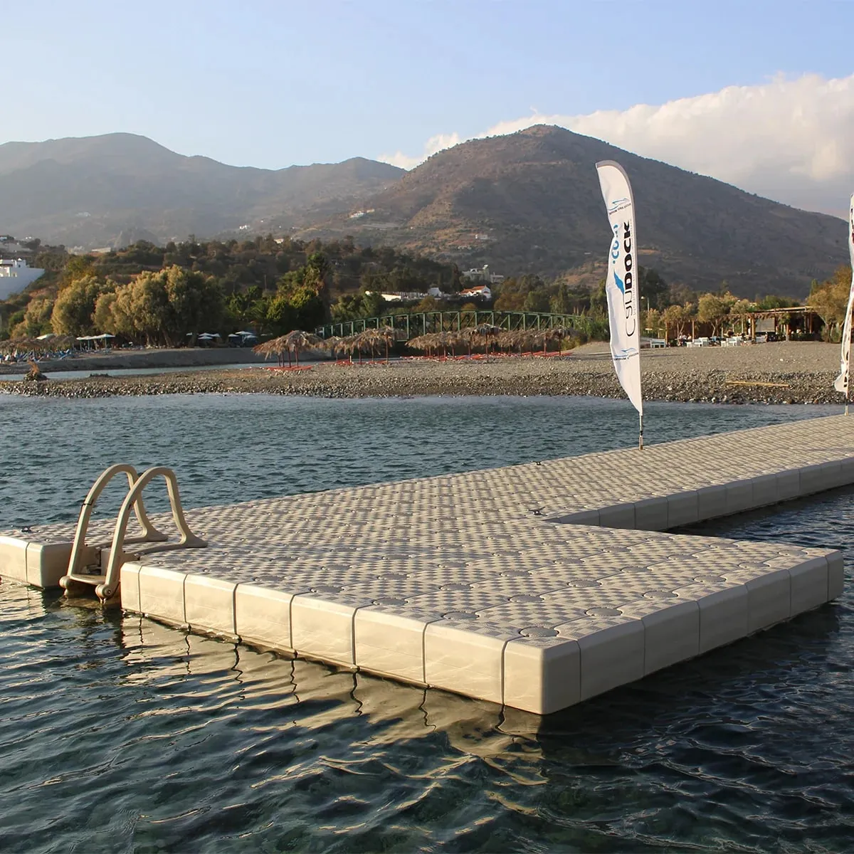Muelle terminado con cubos Edge lisos