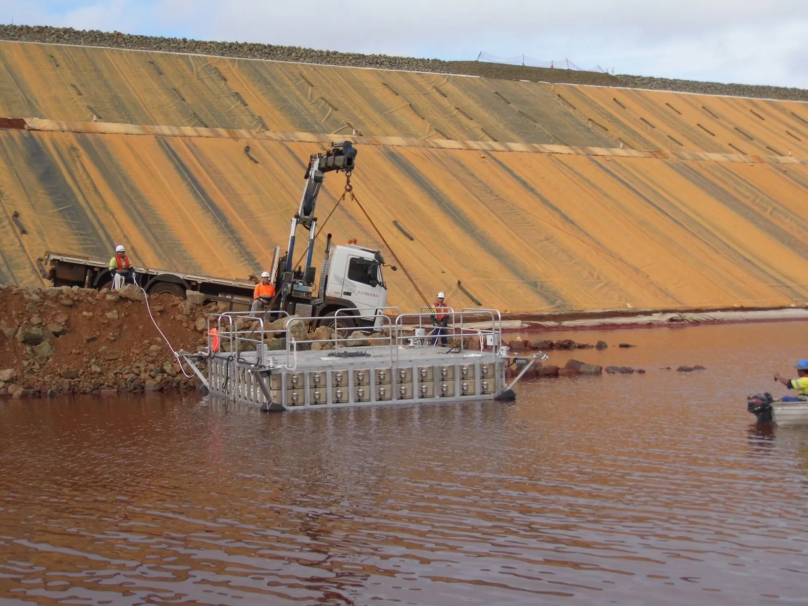 Proyecto industrial con plataformas flotantes Candock