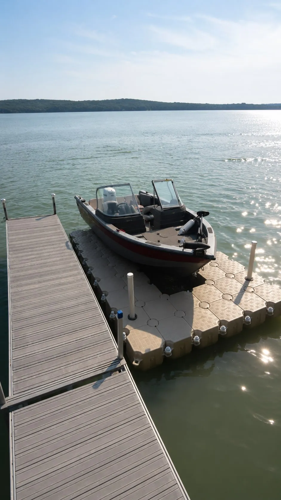 Lancha de pesca sobre JetSlide