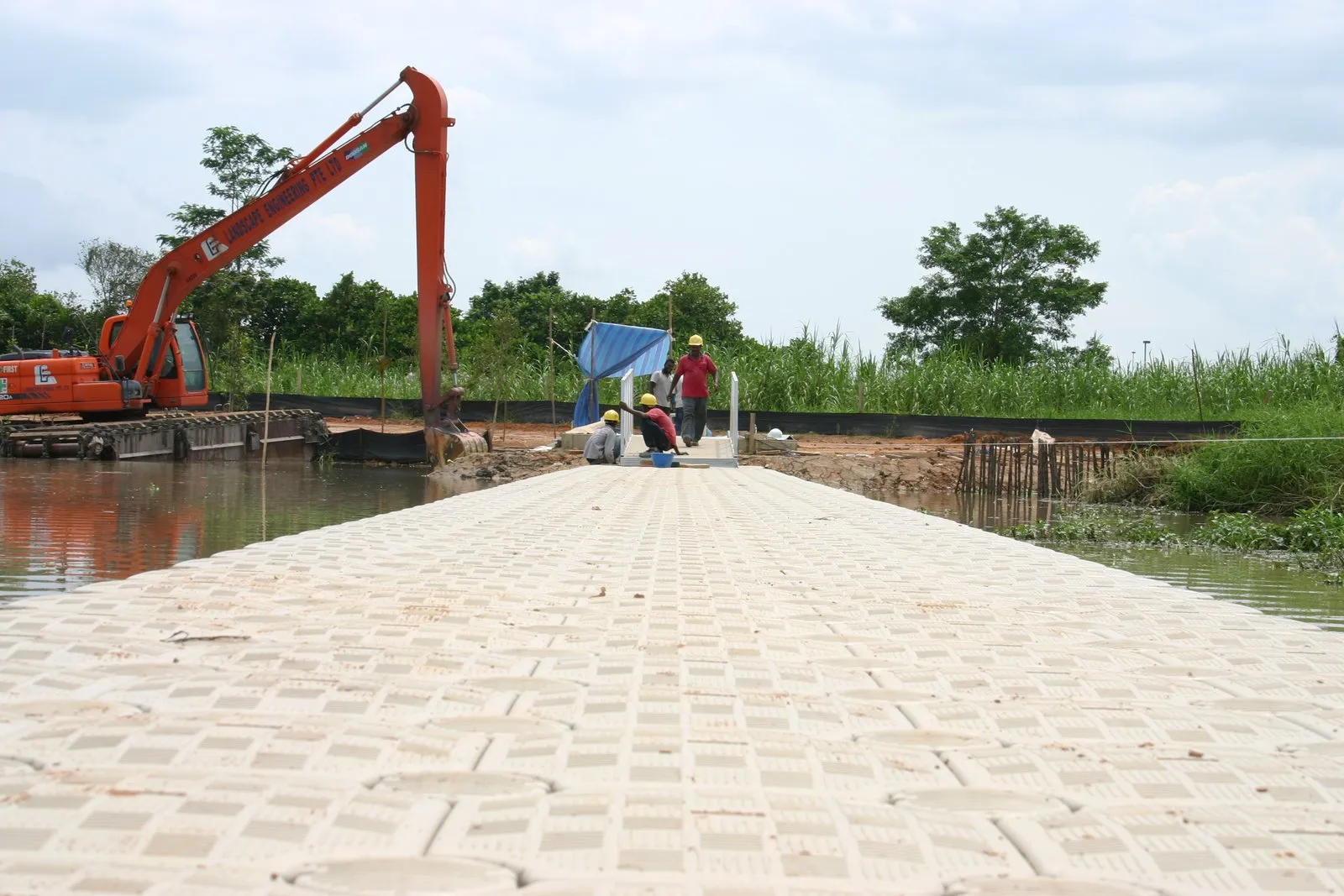 Proyecto industrial con plataformas flotantes Candock