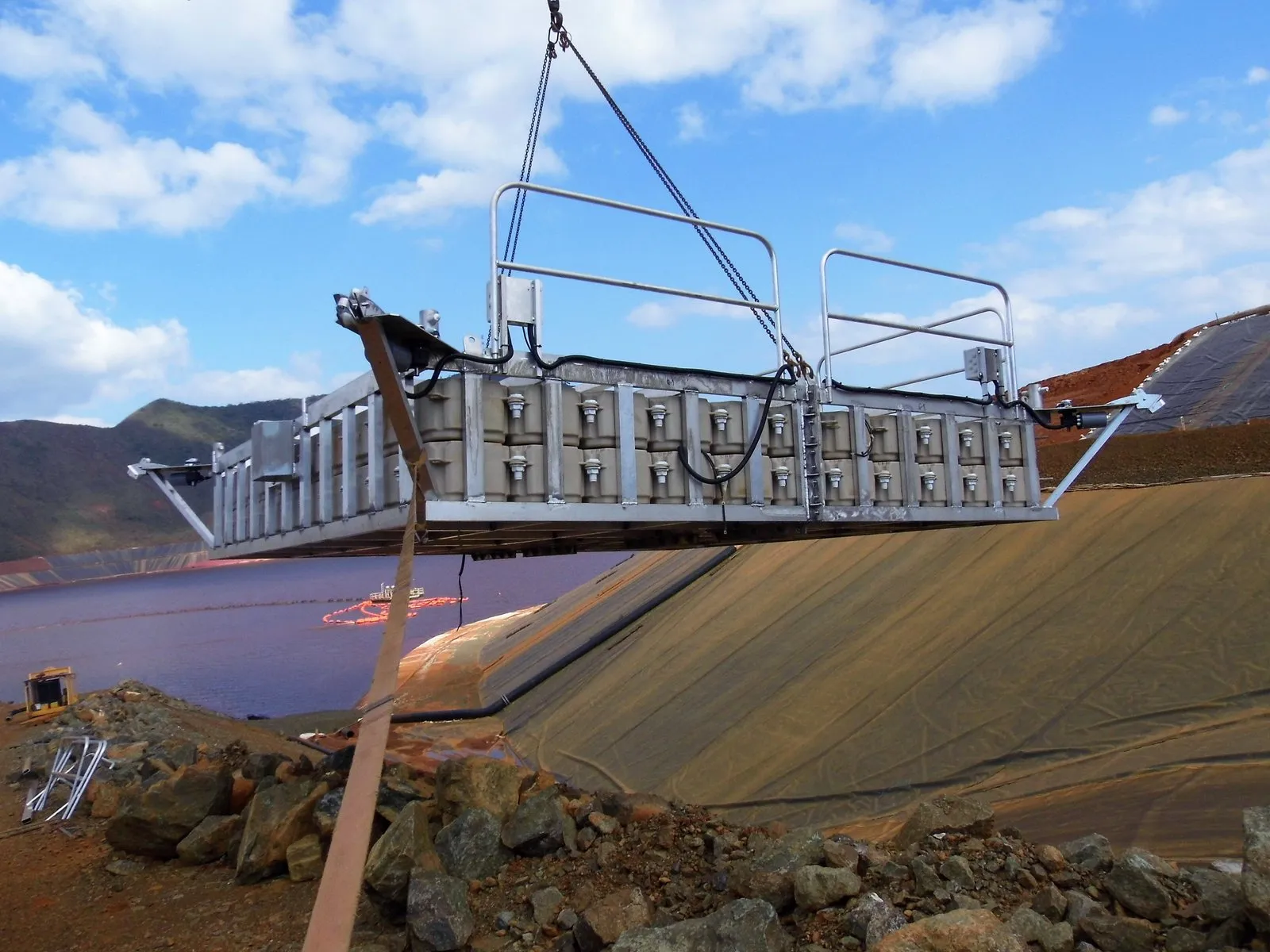 Proyecto industrial con plataformas flotantes Candock