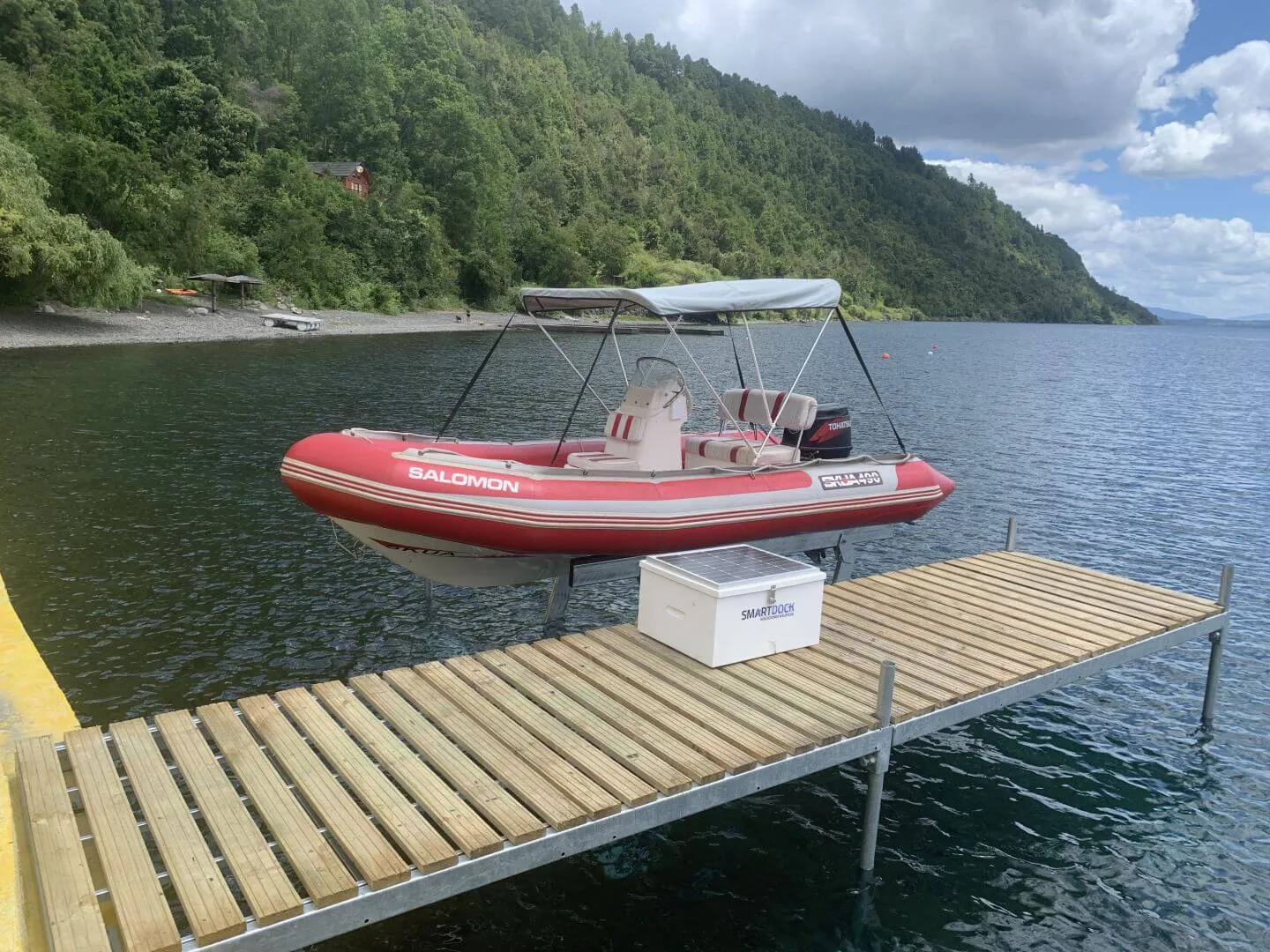 Muelle modular y levante de lancha, lago Calafquén