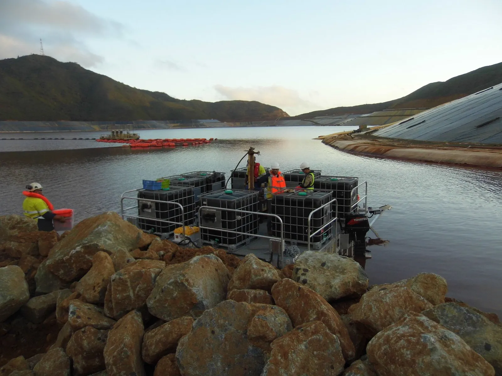Proyecto industrial con plataformas flotantes Candock