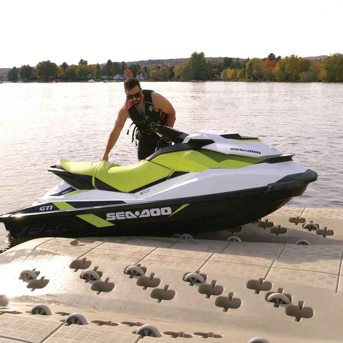 Moto de agua sobre las ruedas del JetRoll