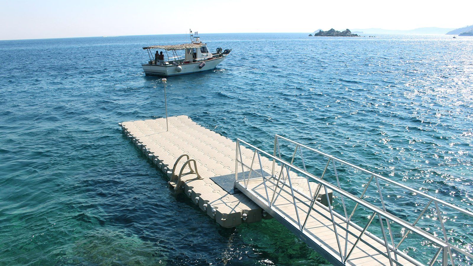 Proyecto de muelle flotante instalado llave en mano