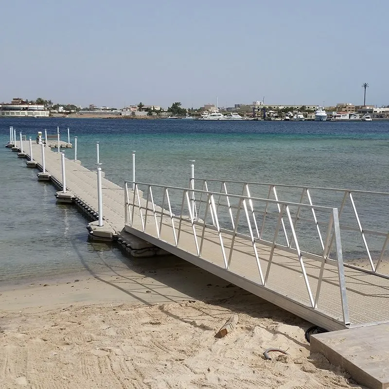 Muelle flotante Candock con barandas