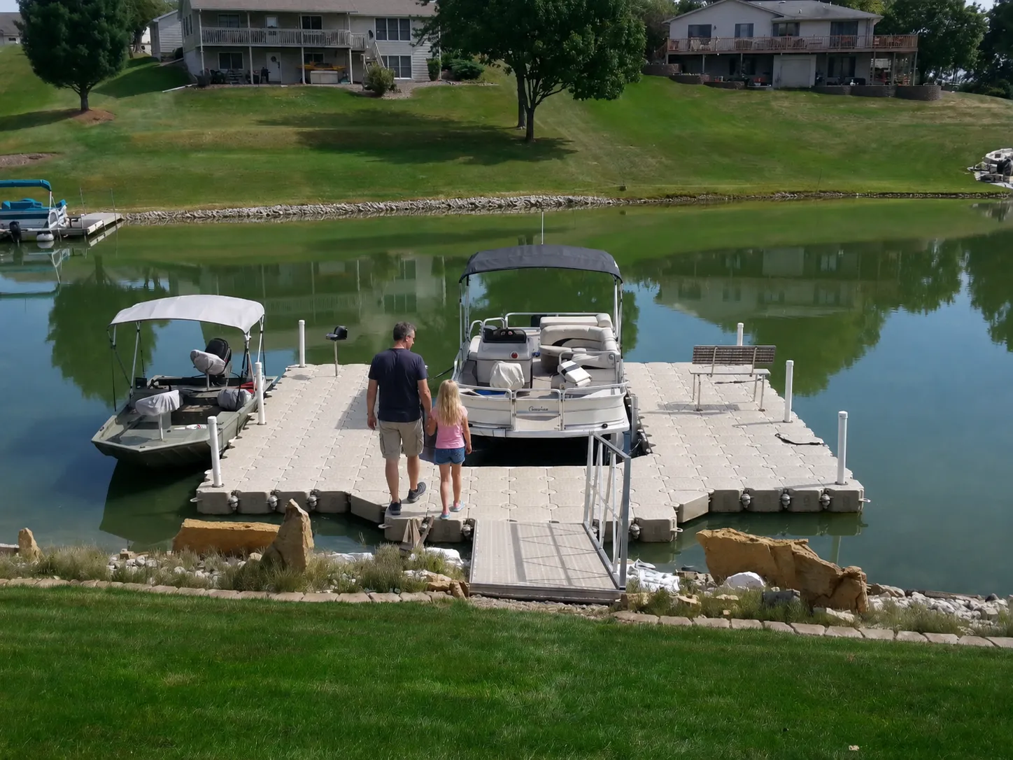 Muelle residencial Candock con lanchas